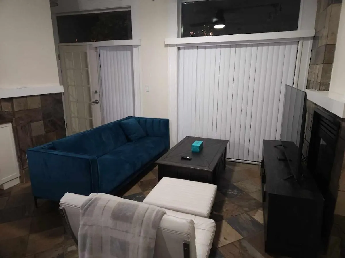 Corporate 2Br Townhouse In City Center Vancouver Canada