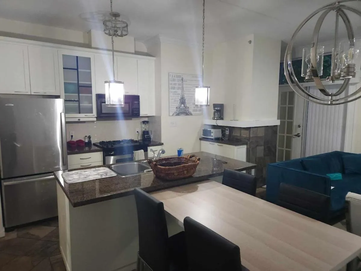 Corporate 2Br Townhouse In City Center Vancouver 0*,  Canada